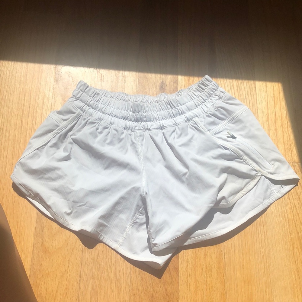 White Lululemon Tracker Shorts🌟